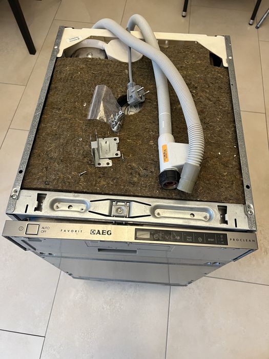 Посудомийна машина AEG F88400VI0P під ремонт