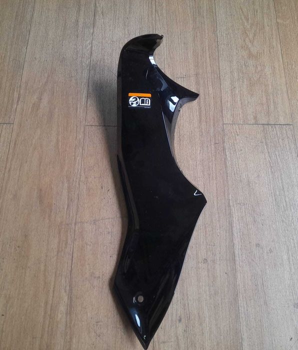 Tampa Carenagem Lateral Esquerda OEM SUZUKI GSX-R1300R M2-M4