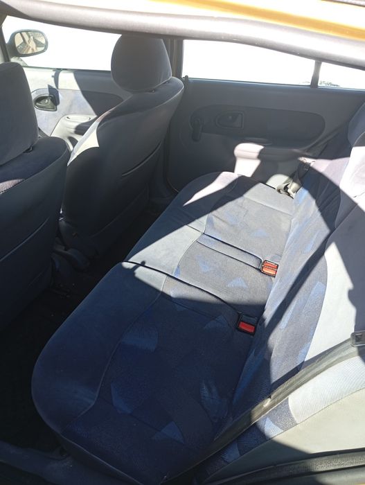 Clio RN 1.2 ano 2000