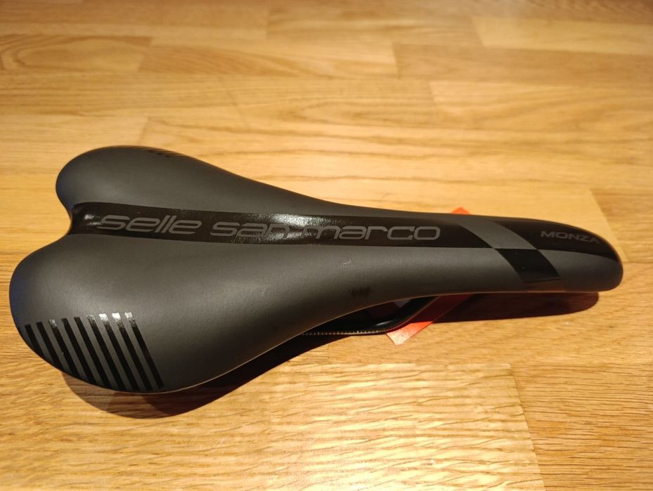 Selim bicicleta novo