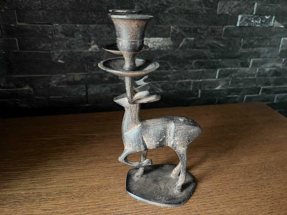 Jeleń żeliwny świecznik