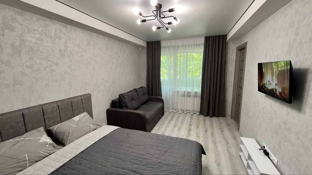 Подобово!Посуточно!Оренда!Затишна та чиста квартира!ЦЕНТР. 2-й ПОВЕРХ!