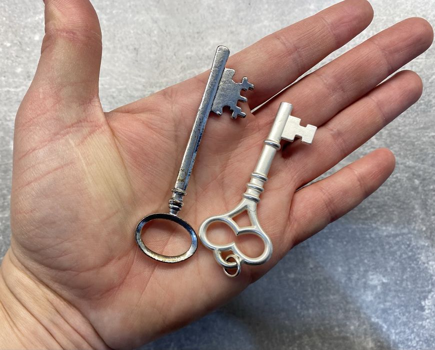 Zestaw biżuterii bransoletki pierścionki zegarki wisiorki