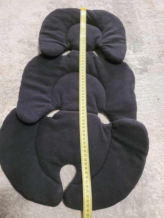 Продам універсальний вкладиш в автокрісло чорний