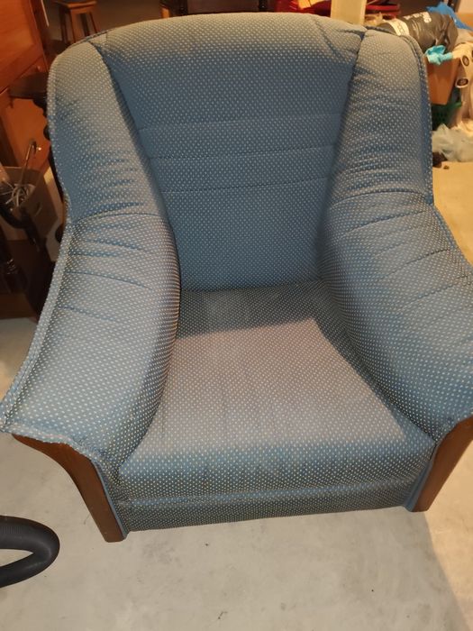 Máquina de Secar Roupa, poltronas e mesa de centro