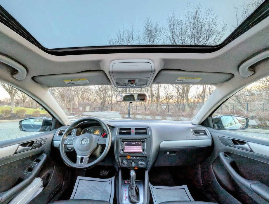 Volkswagen Jetta      2013