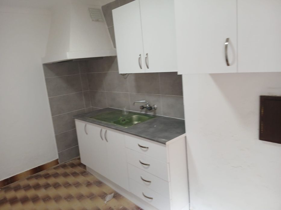 Vende-se casa renovada