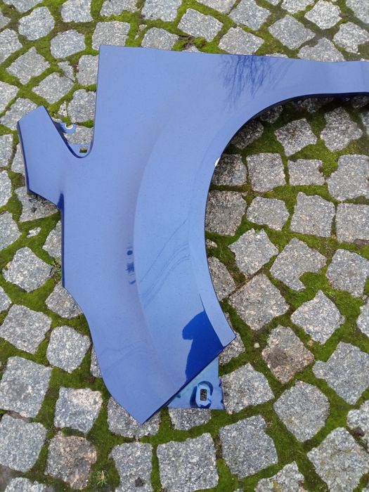 Sprzedam błotnik prawy przód zderzak i lampę od Forda Bmaxa