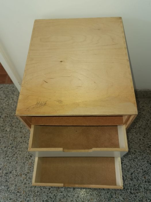 Móvel de arrumação com gavetas