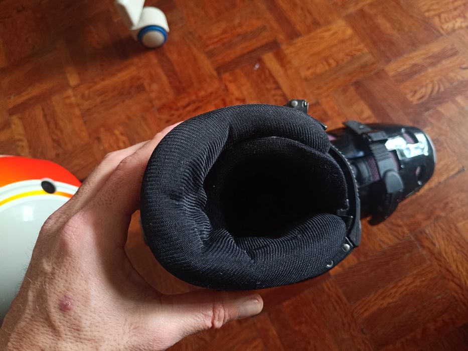 Patins adulto e capacete