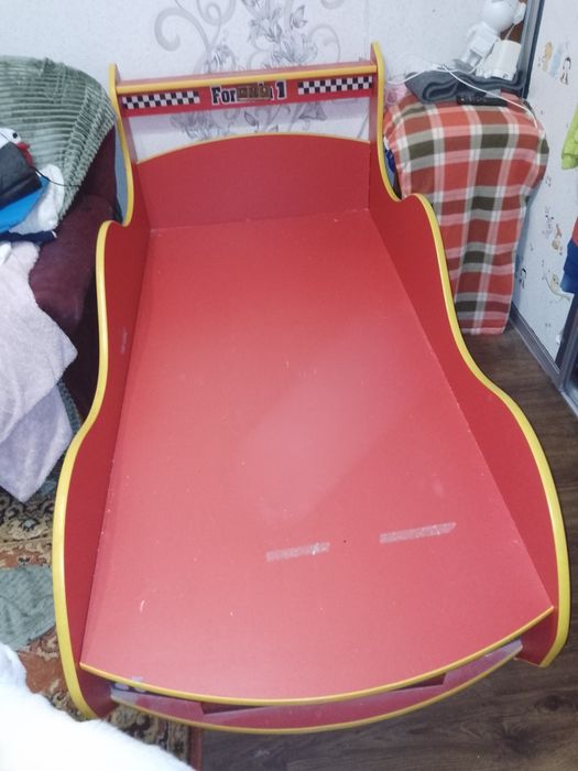 Кровать машина дитяча