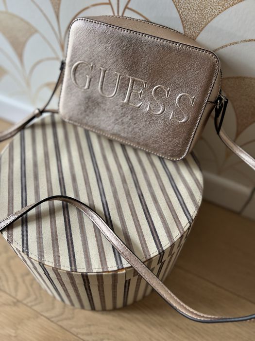 Listonoszka Guess