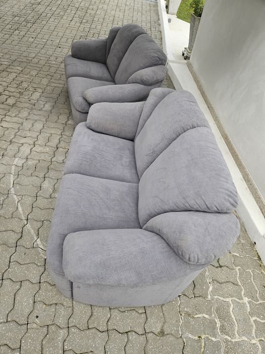 2 sofas em conjunto