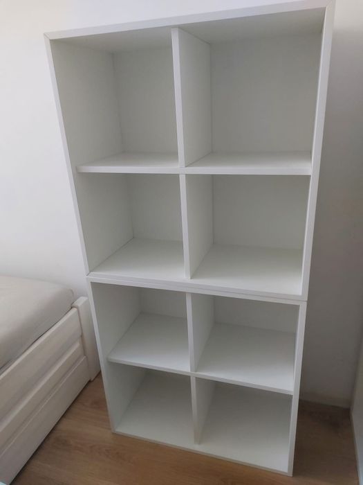 Dwie białe szafki IKEA EKET o wymiarach 70x35x70 cm. Szafki mają