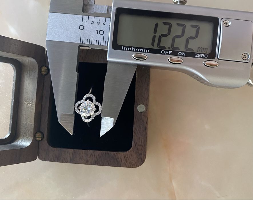 Муасаніт конкурент діамантів набір конюшина пусети колечко муассанит