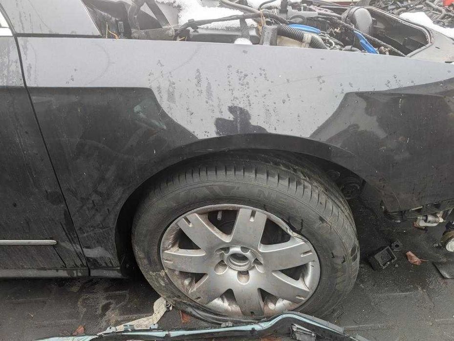 Błotnik prawy przód przedni VW Passat B6 LC9X