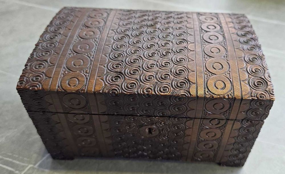 Drewniana szkatułka