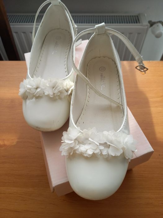 Baleriny białe lakierowane