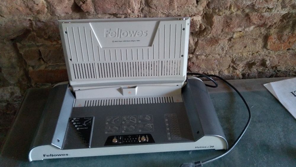 Termo bindownica Fellowes Helios 30 , stan bardzo dobry , zamienię
