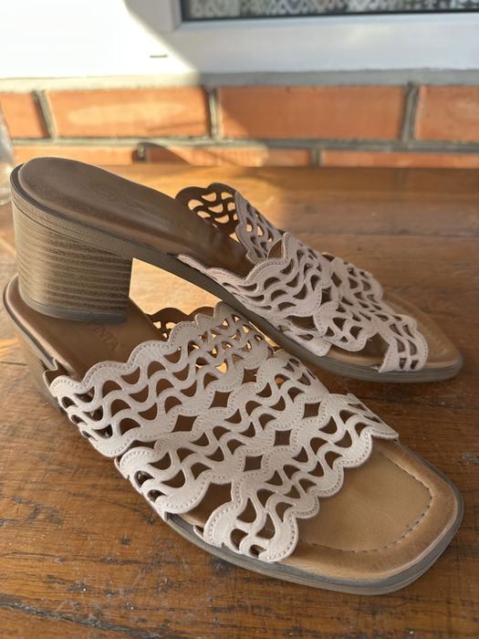 Шкіряні жіночі шльопки в ідеальному стані