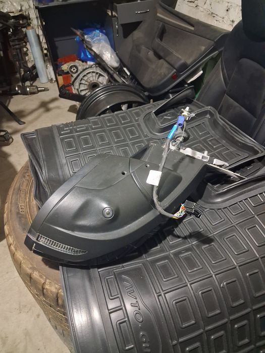 Audi e-tron дзеркало