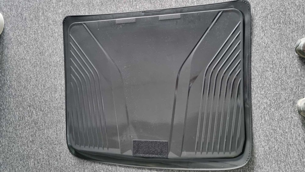 NOVO:   Capa / Protetor de bagageira BMW