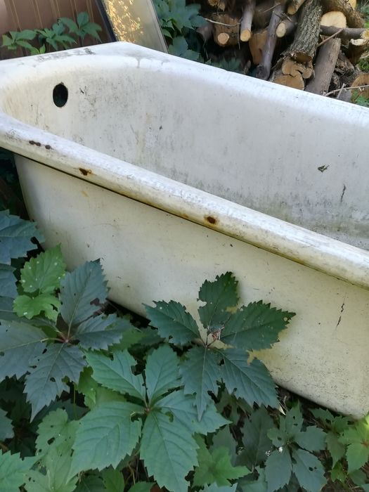 Продам ванну чугунная эмалированую тару, большие тазы