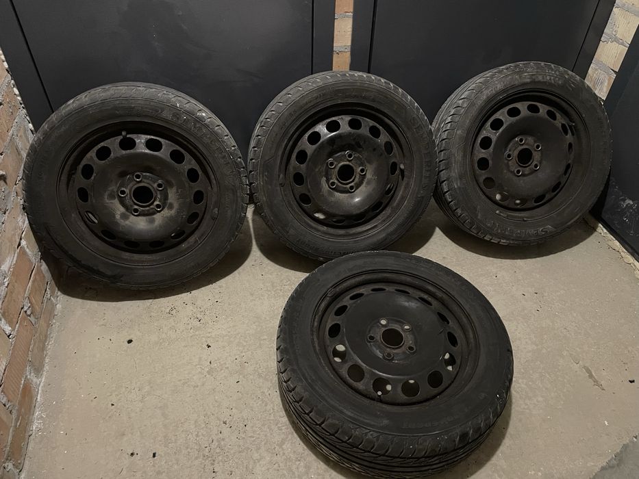 Продам комплект шин R16 Фольцваген Туран