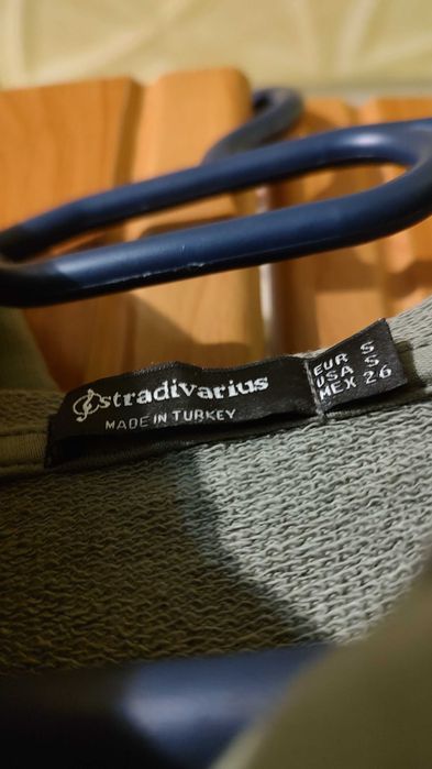 Sprzedam bluzę Stradivarius.