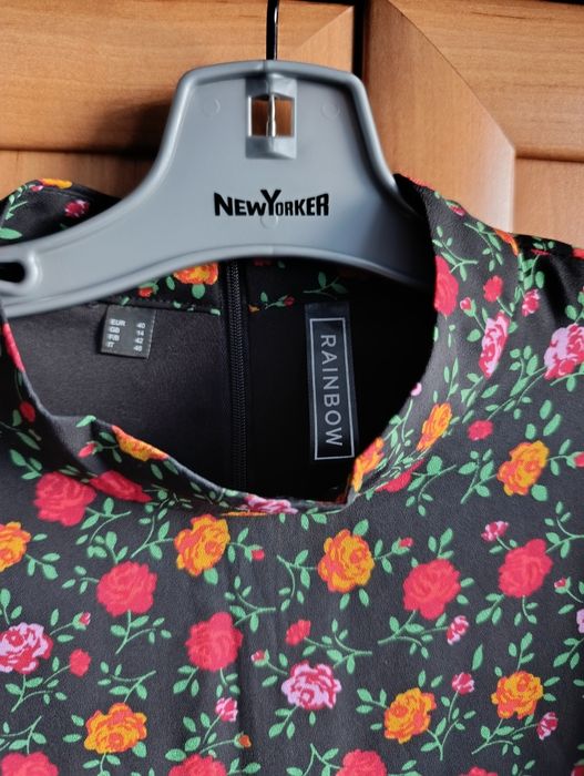 Asymetryczna sukienka w kwiaty