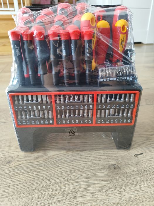 Zestaw wkrętaków z bitami Forge Steel 114 elementów