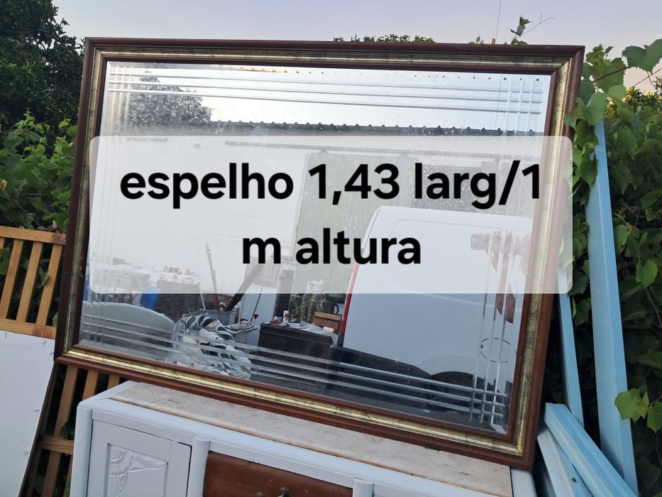 Espelho grande e móvel  aparador de madeira