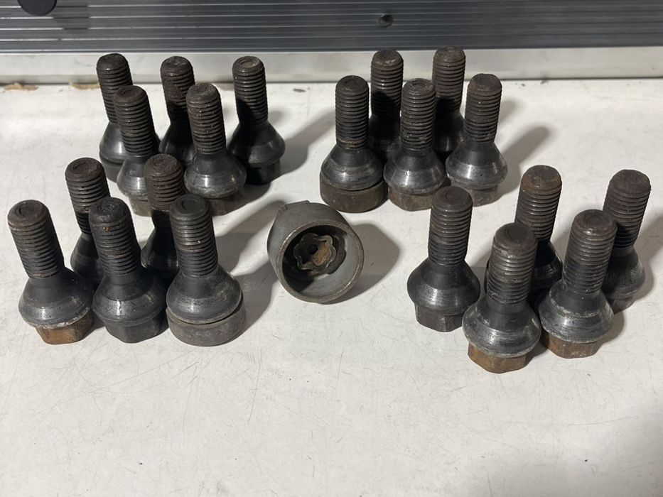 Pernos roda jantes Bmw Série 5 E60 E61