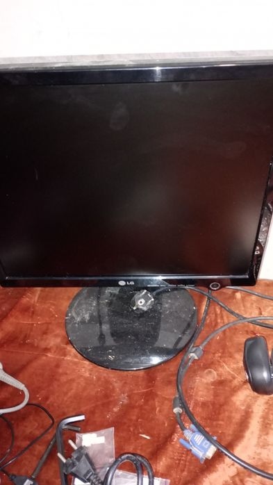 Продаю монитор LG.