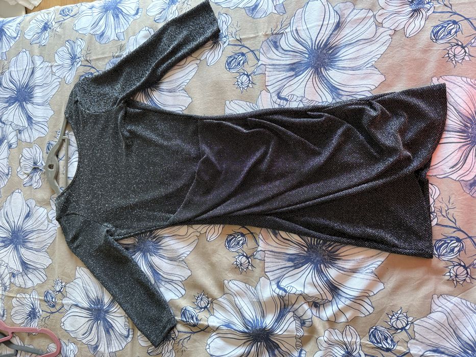 Vestido justo com brilhantes prata