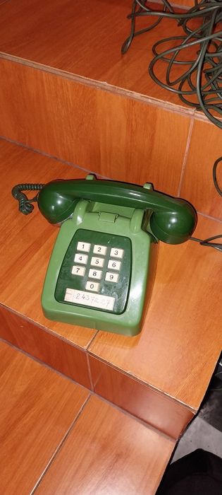 Telefone bastante antigo