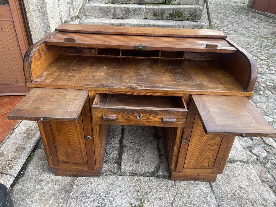 Secretaria em Madeira com Cadeira