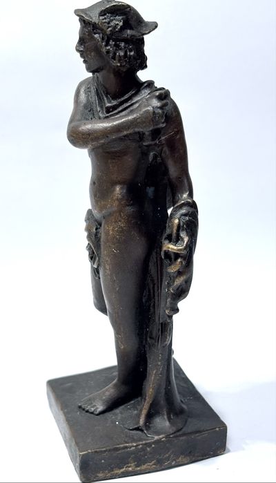 Linda escultura em bronze “Mercúrio” - reprodução marcada
