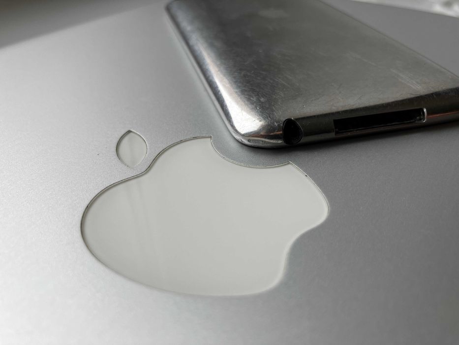 Apple iPod touch 2-gen \ ЦАП Wolfson \ АКБ  до 35 год.музики