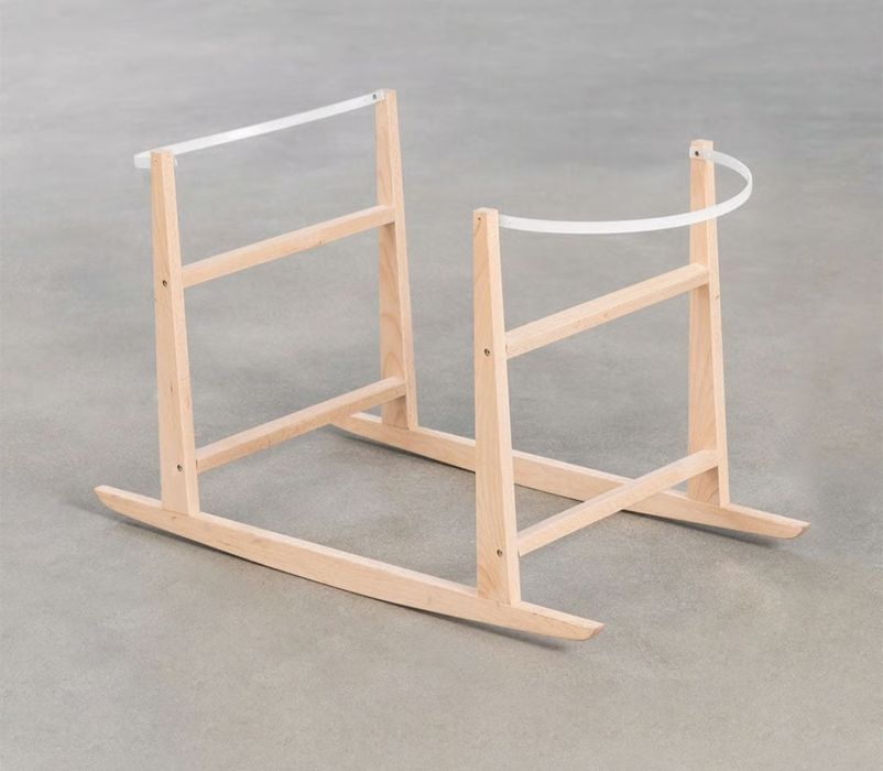 Berço acolchoado com baloiço (alcofa)