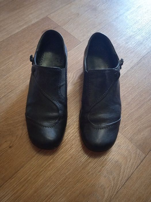 Туфлі чорного кольору