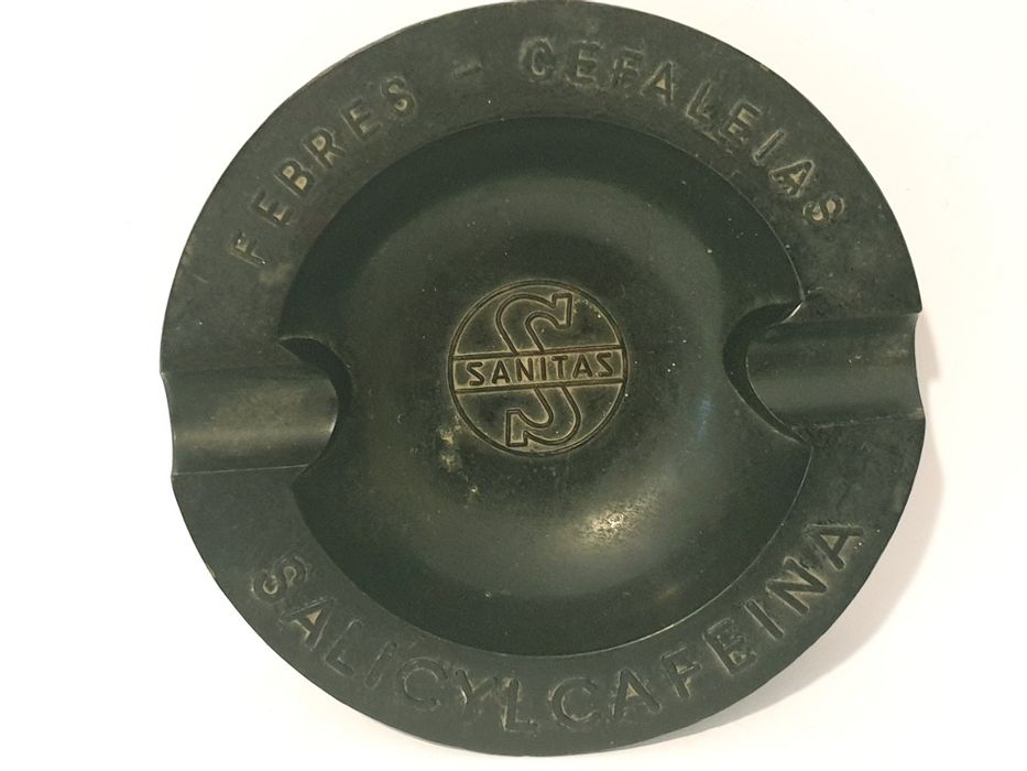 Cinzeiro publicitário antigo em baquelite  da Sanitas