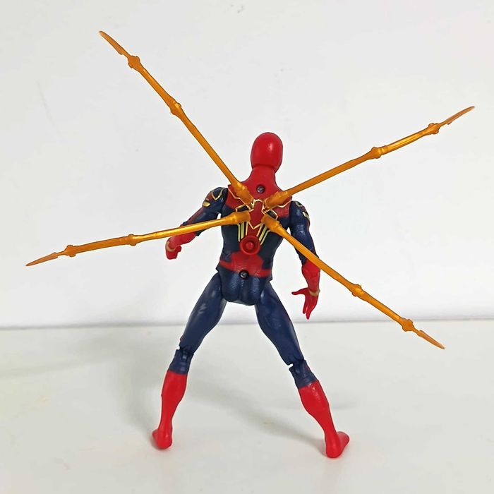 Figura de ação do Homem-Aranha de Ferro dos Vingadores da Marvel