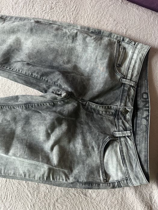 Джинсы скини42-44 р рваные