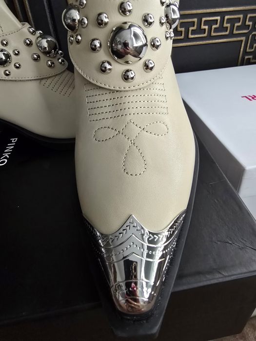 Beżowe kowbojki Pinko