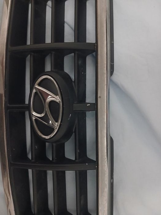 Grelha frontal Hyundai Accent