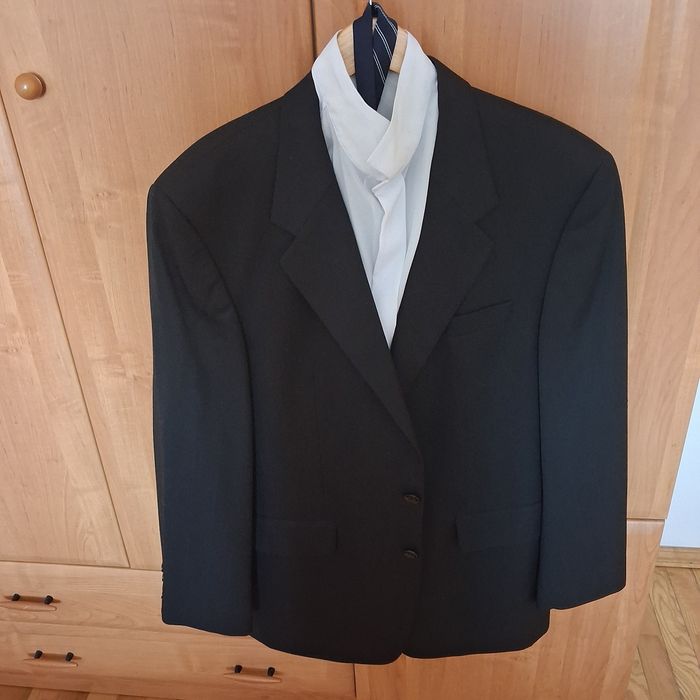 Продам новий костюм