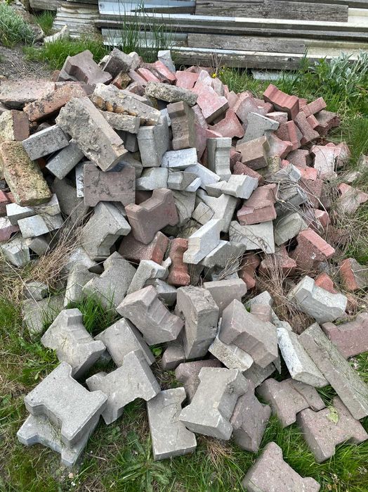 oddam gruz (głównie kostka brukowa tetka i cegły)