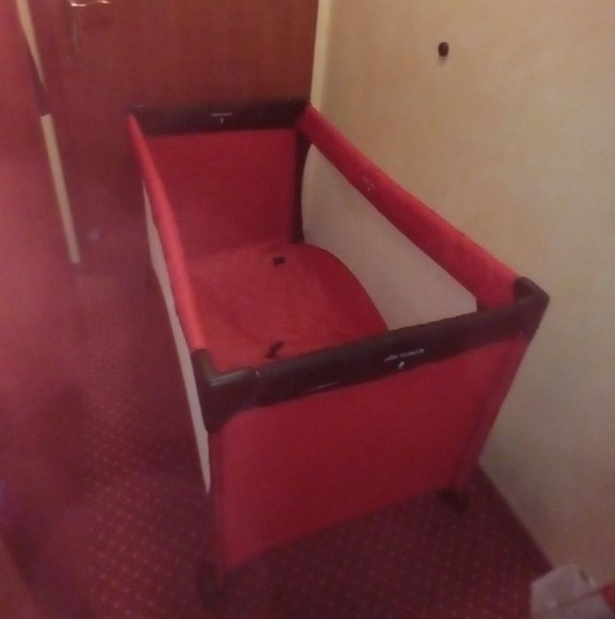 Дитяче ліжечко манеж