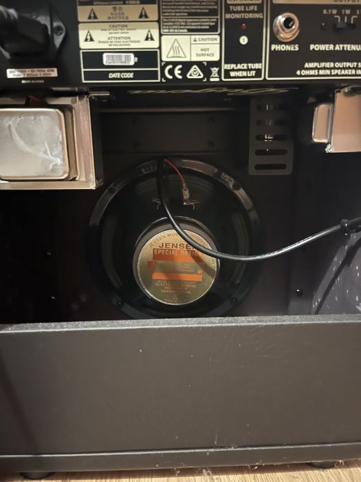 Bugera V5 Infinium com altifalante Jensen C8R